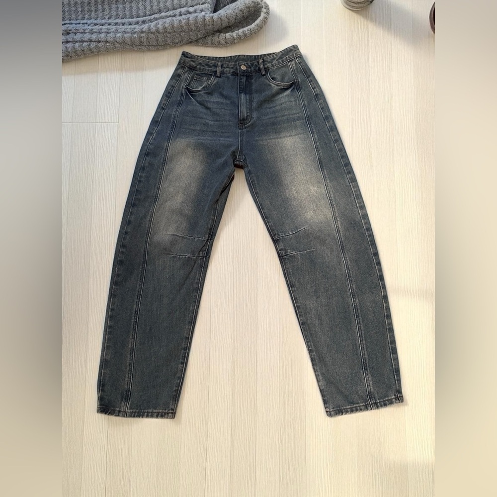 Women’s Barrel Jeans Size Large High Rise Medium Wash Leg Seam Detail